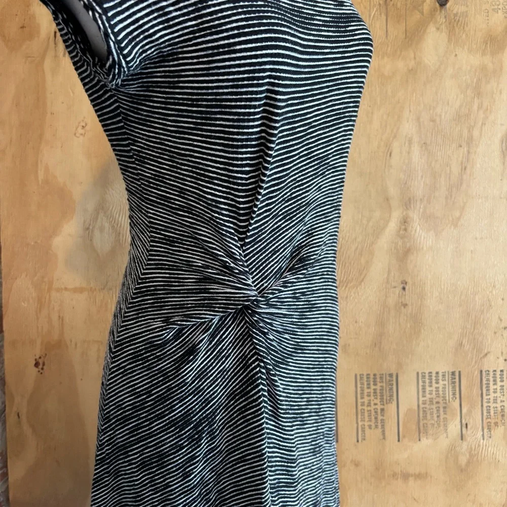 NWT Max Studio Twist Front Cap Sleeve Black & White Striped Dress Sz S - Picture 3 of 6